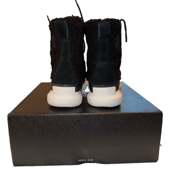 NWT SOREL Sherpa Boots in Black