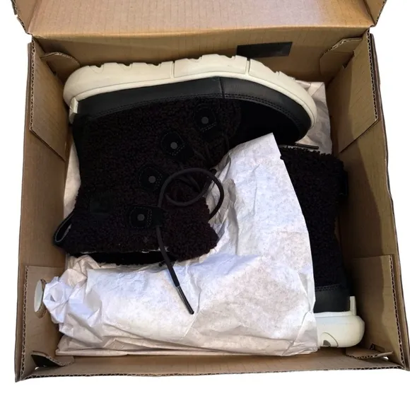 NWT SOREL Sherpa Boots in Black