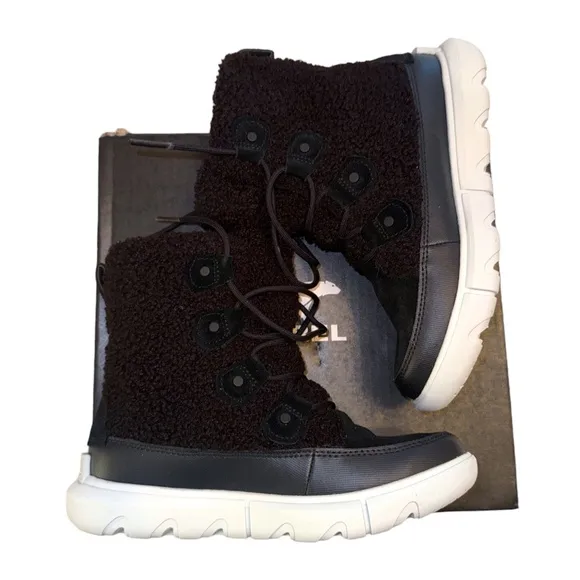 NWT SOREL Sherpa Boots in Black