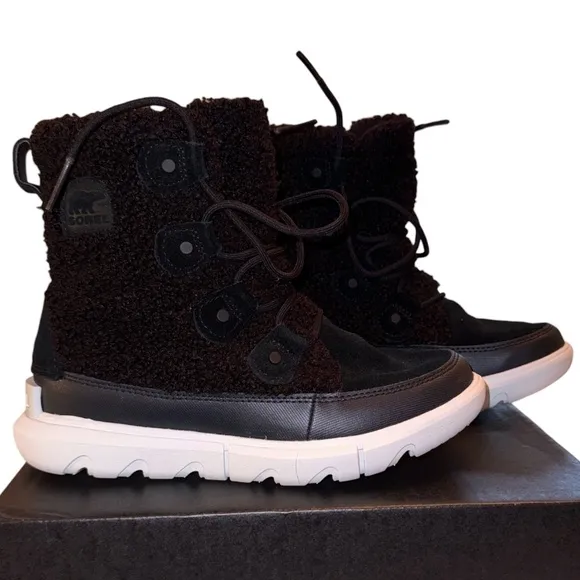 NWT SOREL Sherpa Boots in Black