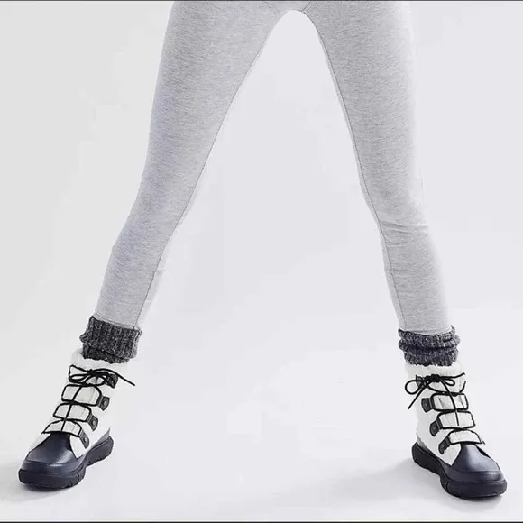 nwt Sorel Women’s Explorer II Joan Cozy Boots in Black, Sea Salt Size 8.5