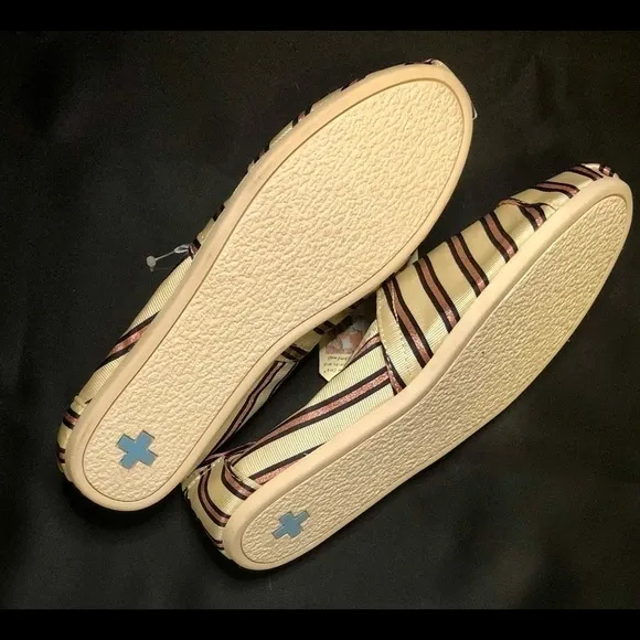 NWT TOMS   tabitha simmons Flats Size 10