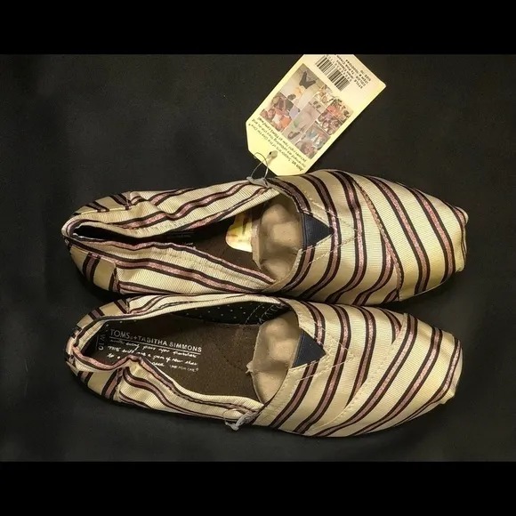 NWT TOMS   tabitha simmons Flats Size 10