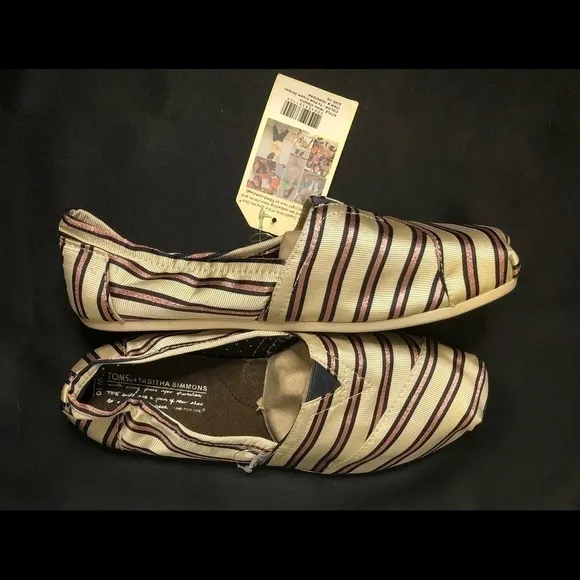 NWT TOMS   tabitha simmons Flats Size 10