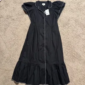 NWT Tuckernuck Alice midi dress, black with white scalloped trim, sz M
