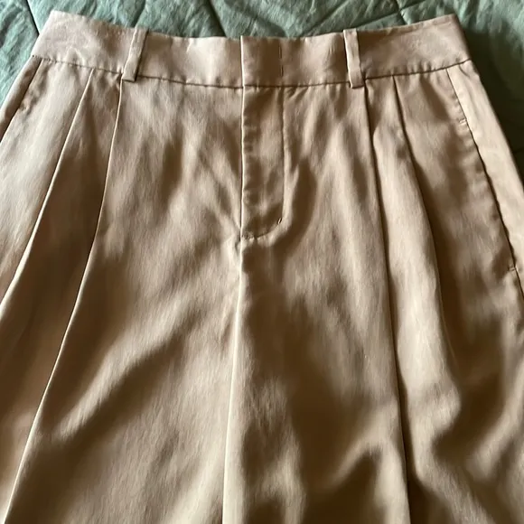 NWT VINCE pleated Bermuda shorts size 8