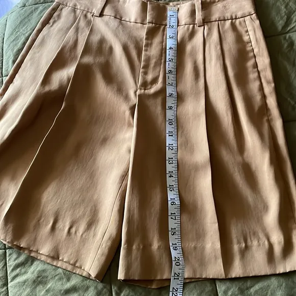 NWT VINCE pleated Bermuda shorts size 8