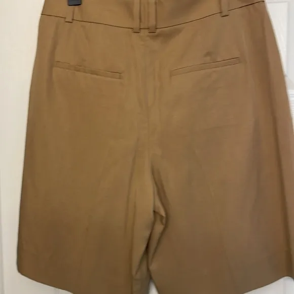 NWT VINCE pleated Bermuda shorts size 8