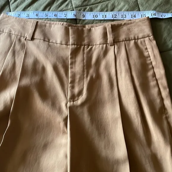 NWT VINCE pleated Bermuda shorts size 8