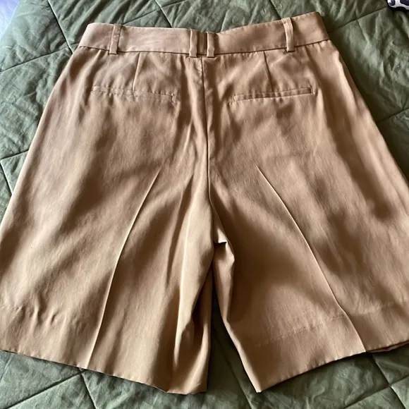 NWT VINCE pleated Bermuda shorts size 8
