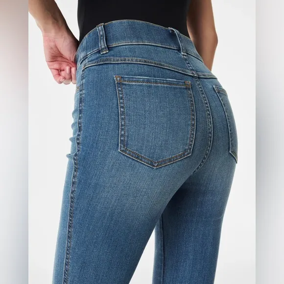 NWT🤍SPANXshape™ EveryWear Flare Jeans S Petite Vintage Indigo