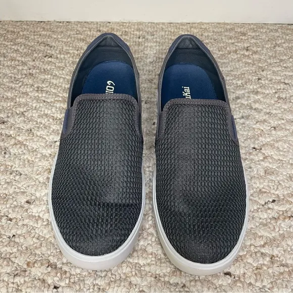 OluKai Men’s Lae’ahi Slip On Sneaker Loafers in Pavement Grey Size 8