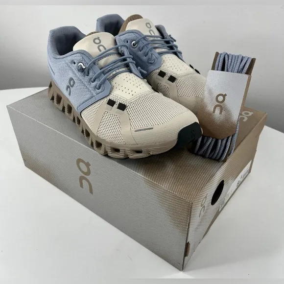 On Cloud 5 Running Shoe Women's Size 8, EU 39 NEW