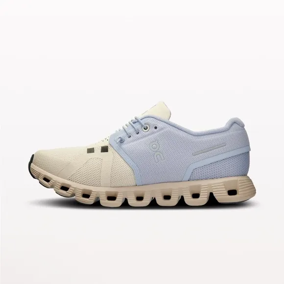 On Cloud 5 Running Shoe Women's Size 8, EU 39 NEW