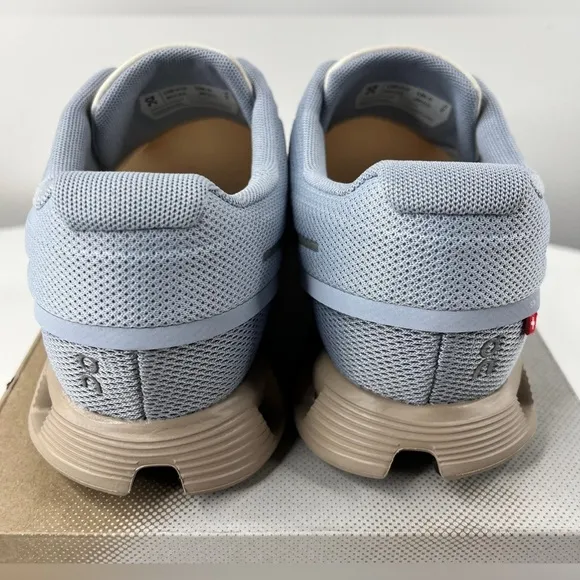 On Cloud 5 Running Shoe Women's Size 8, EU 39 NEW