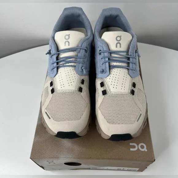 On Cloud 5 Running Shoe Women's Size 8, EU 39 NEW