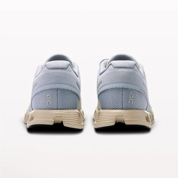 On Cloud 5 Running Shoe Women's Size 8, EU 39 NEW