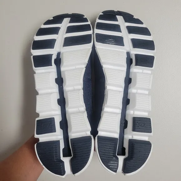 On Running Cloud 5 Men's Size 9.