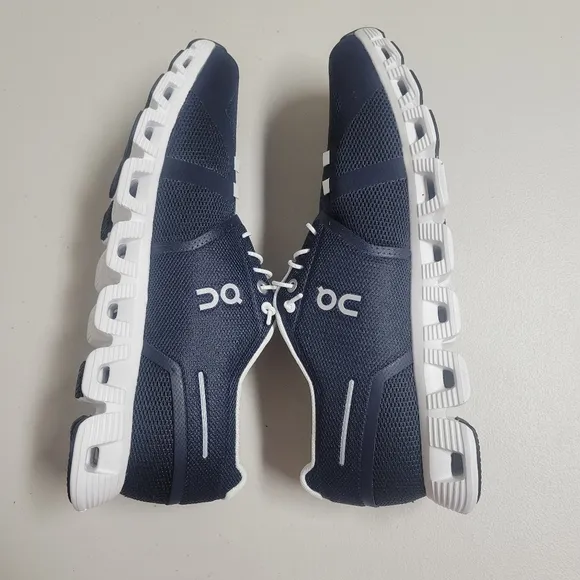 On Running Cloud 5 Men's Size 9.