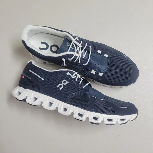 On Running Cloud 5 Men's Size 9.