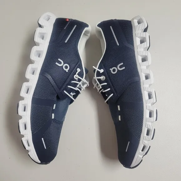 On Running Cloud 5 Men's Size 9.