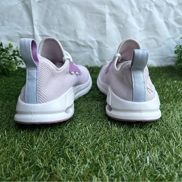On RunningOn Women's Cloudeasy Sneaker Orchid /Lavender size 8 like new