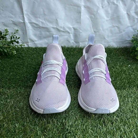 On RunningOn Women's Cloudeasy Sneaker Orchid /Lavender size 8 like new