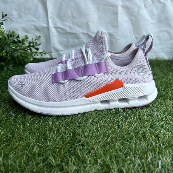 On RunningOn Women's Cloudeasy Sneaker Orchid /Lavender size 8 like new