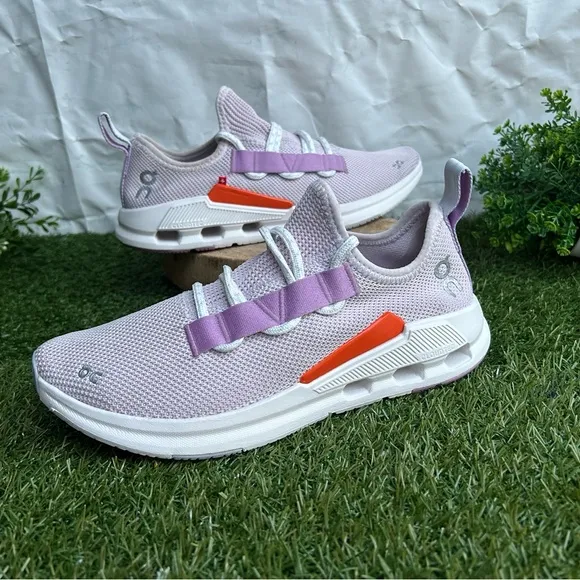 On RunningOn Women's Cloudeasy Sneaker Orchid /Lavender size 8 like new