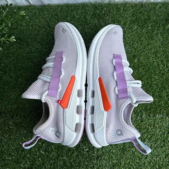 On RunningOn Women's Cloudeasy Sneaker Orchid /Lavender size 8 like new