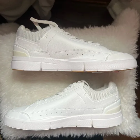 ON THE ROGER Centre Court, Size 9.5 NEW