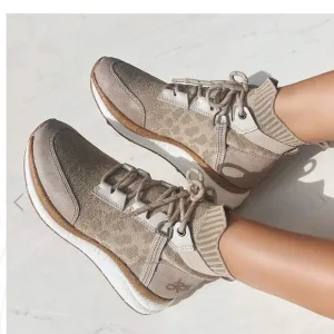 OTBT HYBRID in KHAKI Knit and Leather High Top Sneakers - Size 10