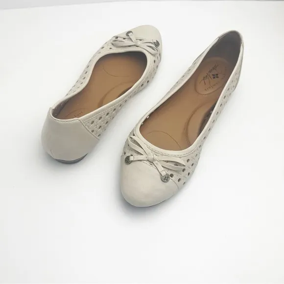 PATRICIA NASH Bettina Bone Laser Side Cutout Bow Detail Ballet Flats, Size 7.5