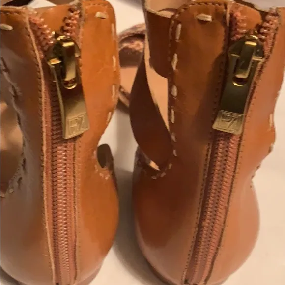 POUR LA VICTOIRE GLADIATOR SANDALS Flats SZ 6