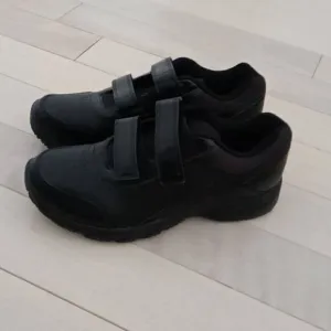 Reebok Womans Work N Cushion 3.0 KC Walking Shoe Sneakers Black Size 8
