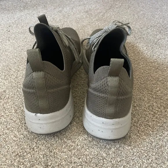 REI Men’s Beyonder Sneakers Olive Size 10.5