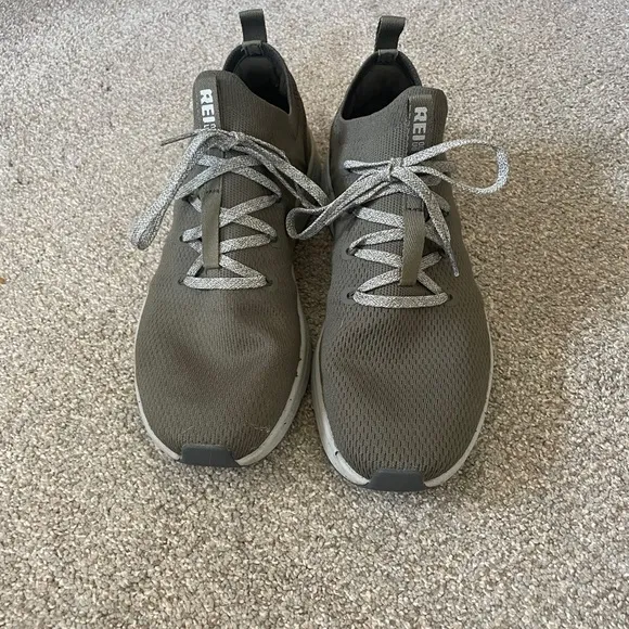 REI Men’s Beyonder Sneakers Olive Size 10.5