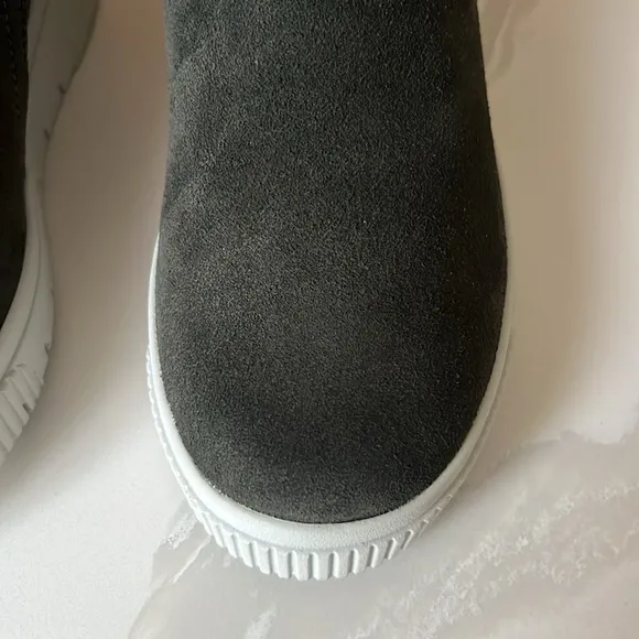 Ryka Vera 2 Green Suede Hidden Wedge Round Toe Booties Sneakers Womens Sz 6.5
