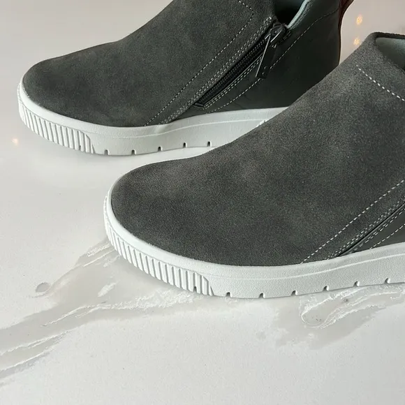 Ryka Vera 2 Green Suede Hidden Wedge Round Toe Booties Sneakers Womens Sz 6.5