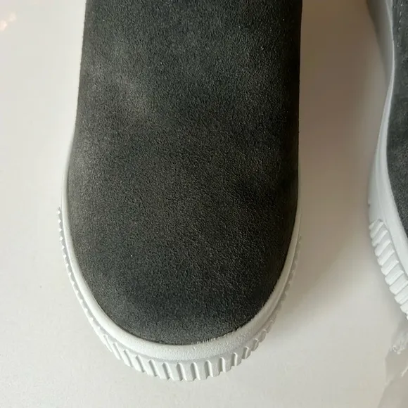Ryka Vera 2 Green Suede Hidden Wedge Round Toe Booties Sneakers Womens Sz 6.5