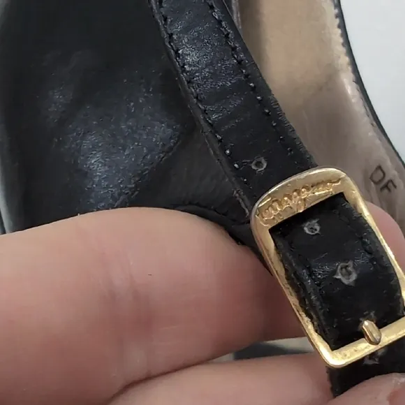 Salvatore Ferragamo Black Loafers Elegant Leather Design Size 8