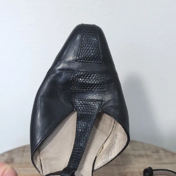Salvatore Ferragamo Black Loafers Elegant Leather Design Size 8