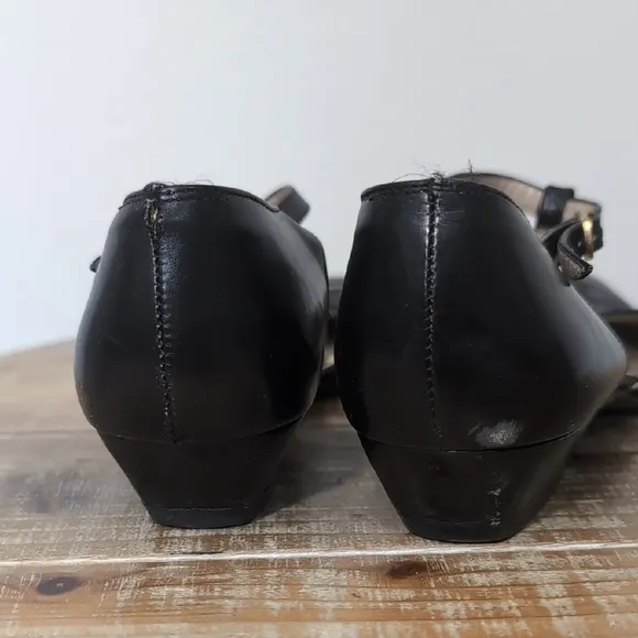 Salvatore Ferragamo Black Loafers Elegant Leather Design Size 8