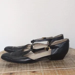 Salvatore Ferragamo Black Loafers Elegant Leather Design Size 8