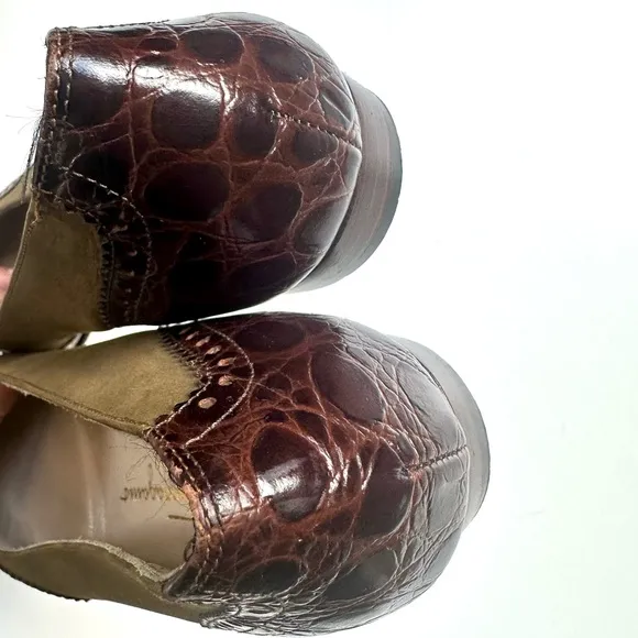 Salvatore Ferragamo Brogue Crocodile embossed &amp; Olive Nabuk leather flats 8.5 B