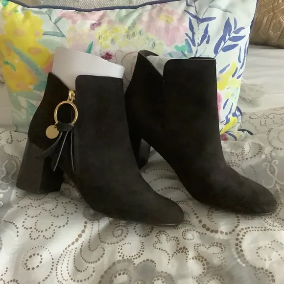 See By Chloé Women's Ring Zip Detail Heeled Ankle Boots 10 (41)