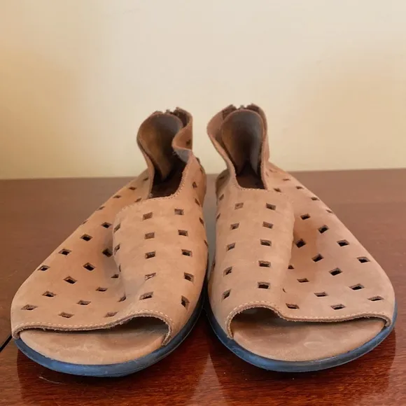 Sesto Meucci Evonne Camel Nubuck Leather Cut Out Open Toe Back Zip Flats Size 10