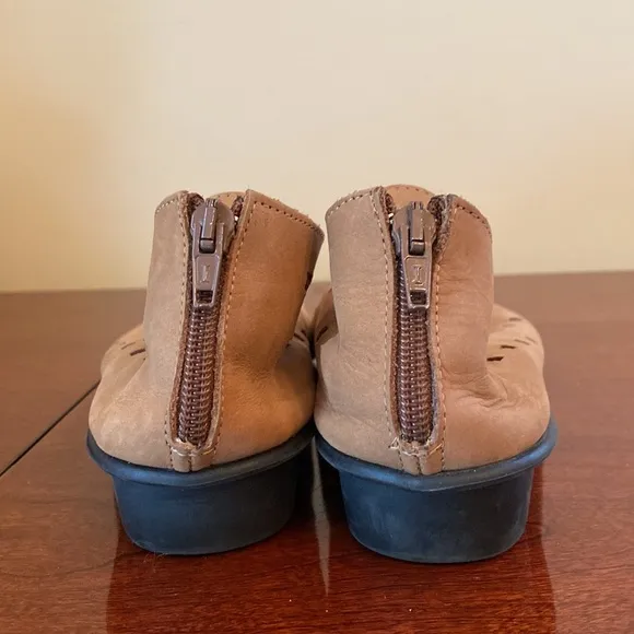 Sesto Meucci Evonne Camel Nubuck Leather Cut Out Open Toe Back Zip Flats Size 10