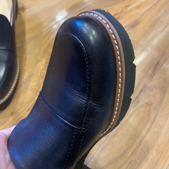 Size 8 1/2 new without box Naturalizer platform Darry loafers black leather