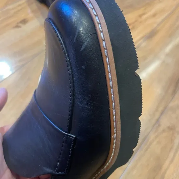 Size 8 1/2 new without box Naturalizer platform Darry loafers black leather